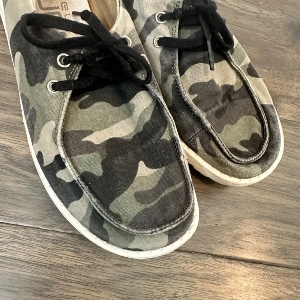 Hey Dude Wendy Grey Green Camo Lace Up Lightweight Shoes - Size 6 - EUC
